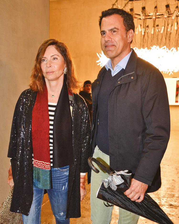 Sanatseverleri buluşturan sergi