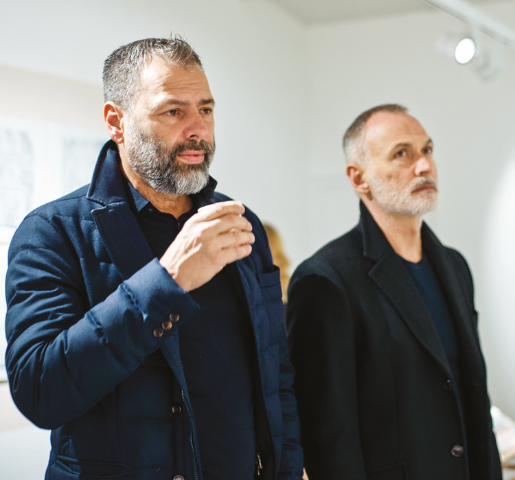 Yeni galeriye görkemli açılış