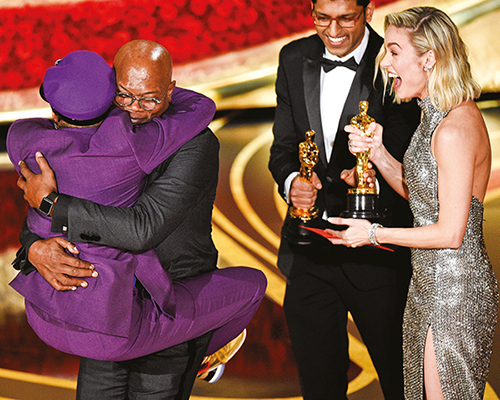 Sürprizlerle dolu bir tören