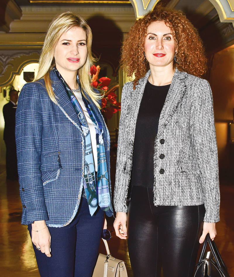 Yeni markaya renkli davet