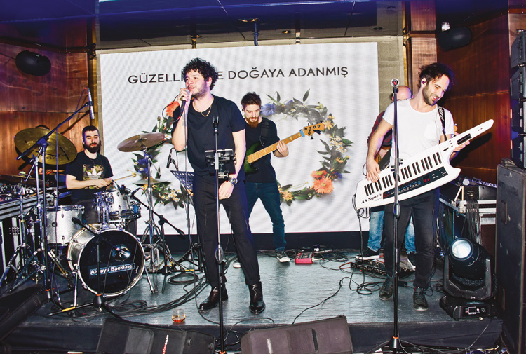 Kozmetik markasında 60. yıla özel davet
