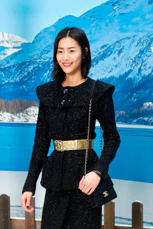 Karl Lagerfeld'in son defilesinde mankenler gözyaşlarına hakim olamadılar