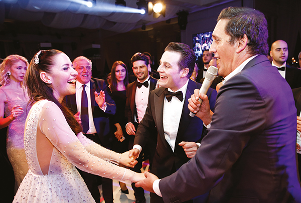 Masallardaki gibi bir düğünle evlendiler