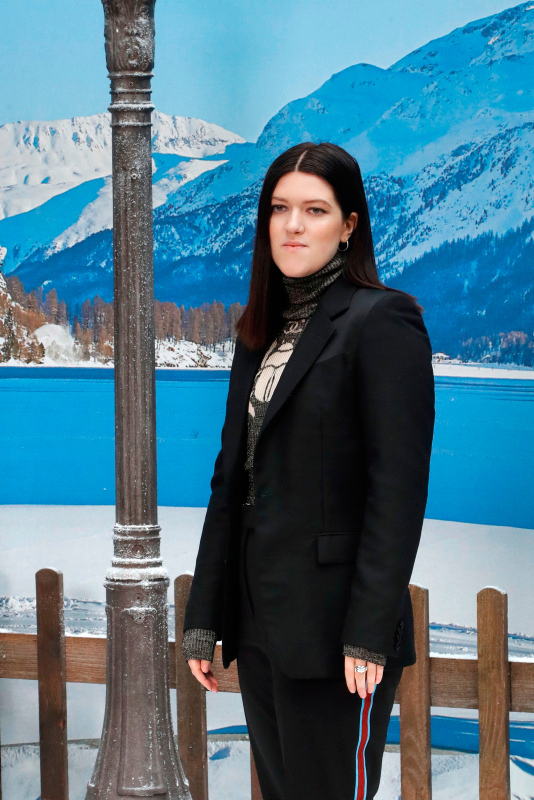 Karl Lagerfeld'in son defilesinde mankenler gözyaşlarına hakim olamadılar