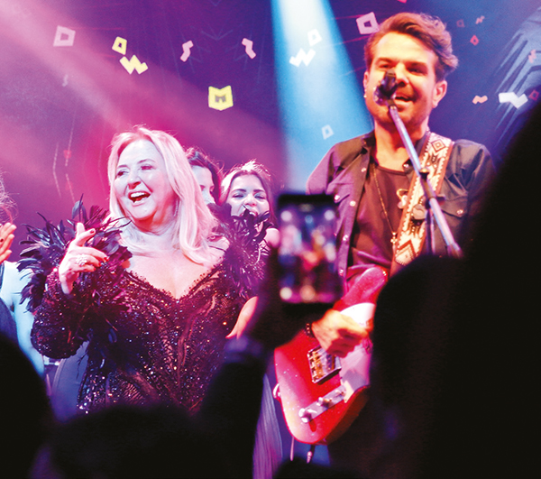 Masallardaki gibi bir düğünle evlendiler