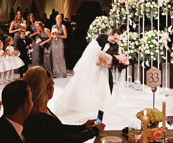 Masallardaki gibi bir düğünle evlendiler