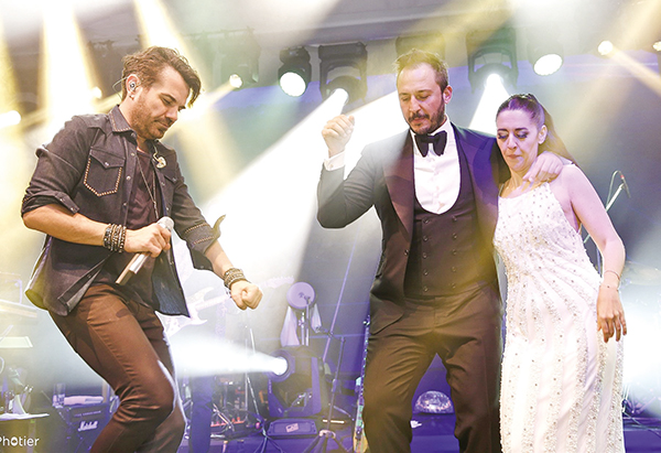 Masallardaki gibi bir düğünle evlendiler