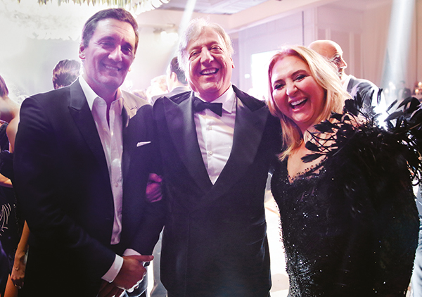 Masallardaki gibi bir düğünle evlendiler