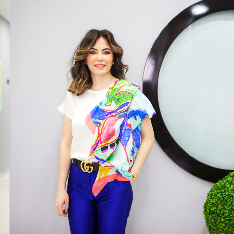 Modayı yakından takip ediyor