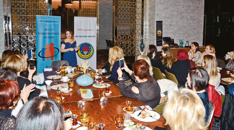 Çocuklar yararına imza günü düzenlendi