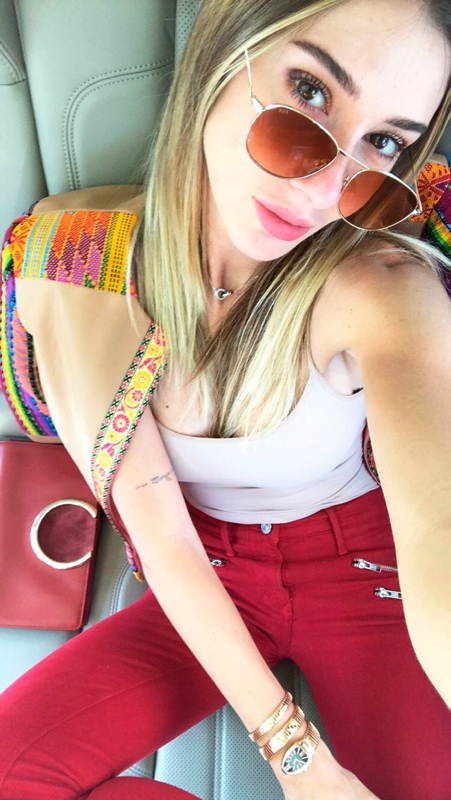 Şeyma Subaşı, ayakkabı ve kıyafetlerini satışa çıkartmayı planlıyor