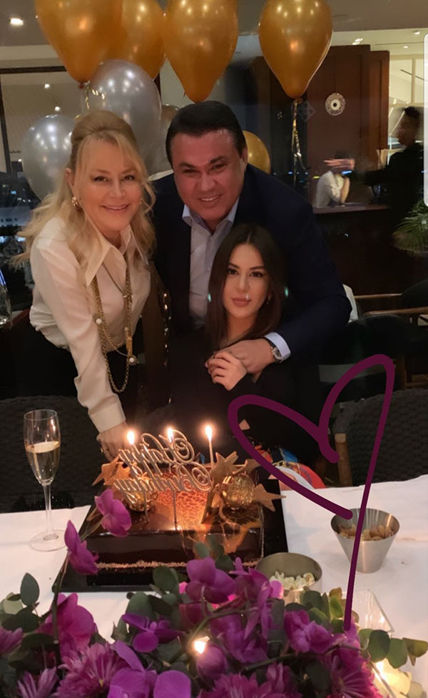 Pırıl Çetindoğan yeni yaşını ailesiyle birlikte kutladı