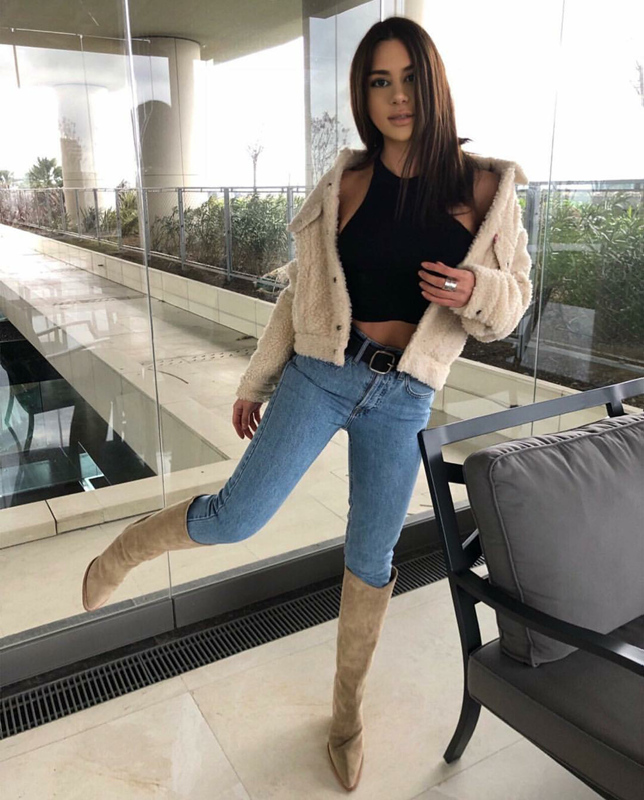 Pırıl Çetindoğan yeni yaşını ailesiyle birlikte kutladı