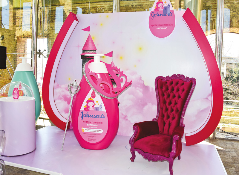 Yeni ürünler ünlü annelere tanıtıldı