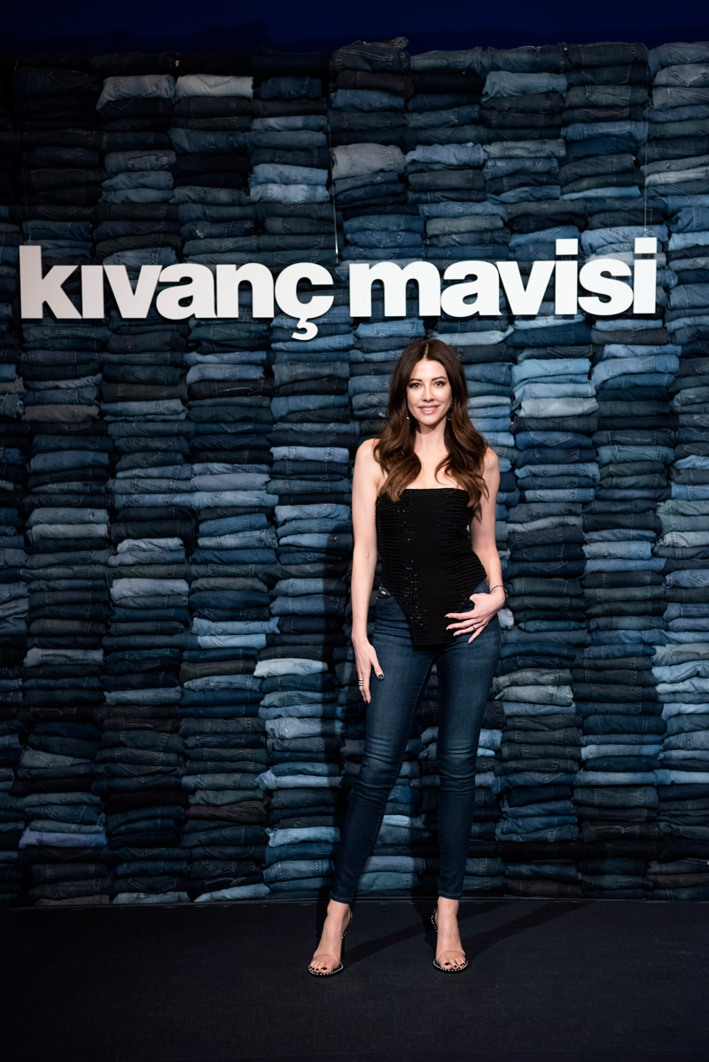 Mavi ve Kıvanç Tatlıtuğ’dan ses getiren gece!