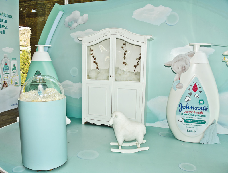 Yeni ürünler ünlü annelere tanıtıldı