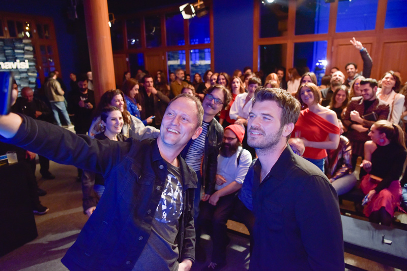 Mavi ve Kıvanç Tatlıtuğ’dan ses getiren gece!