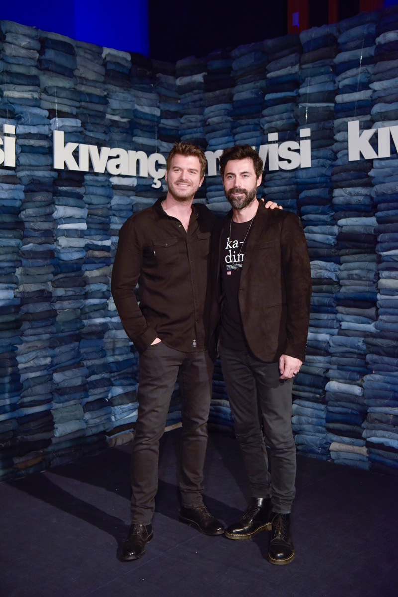 Mavi ve Kıvanç Tatlıtuğ’dan ses getiren gece!