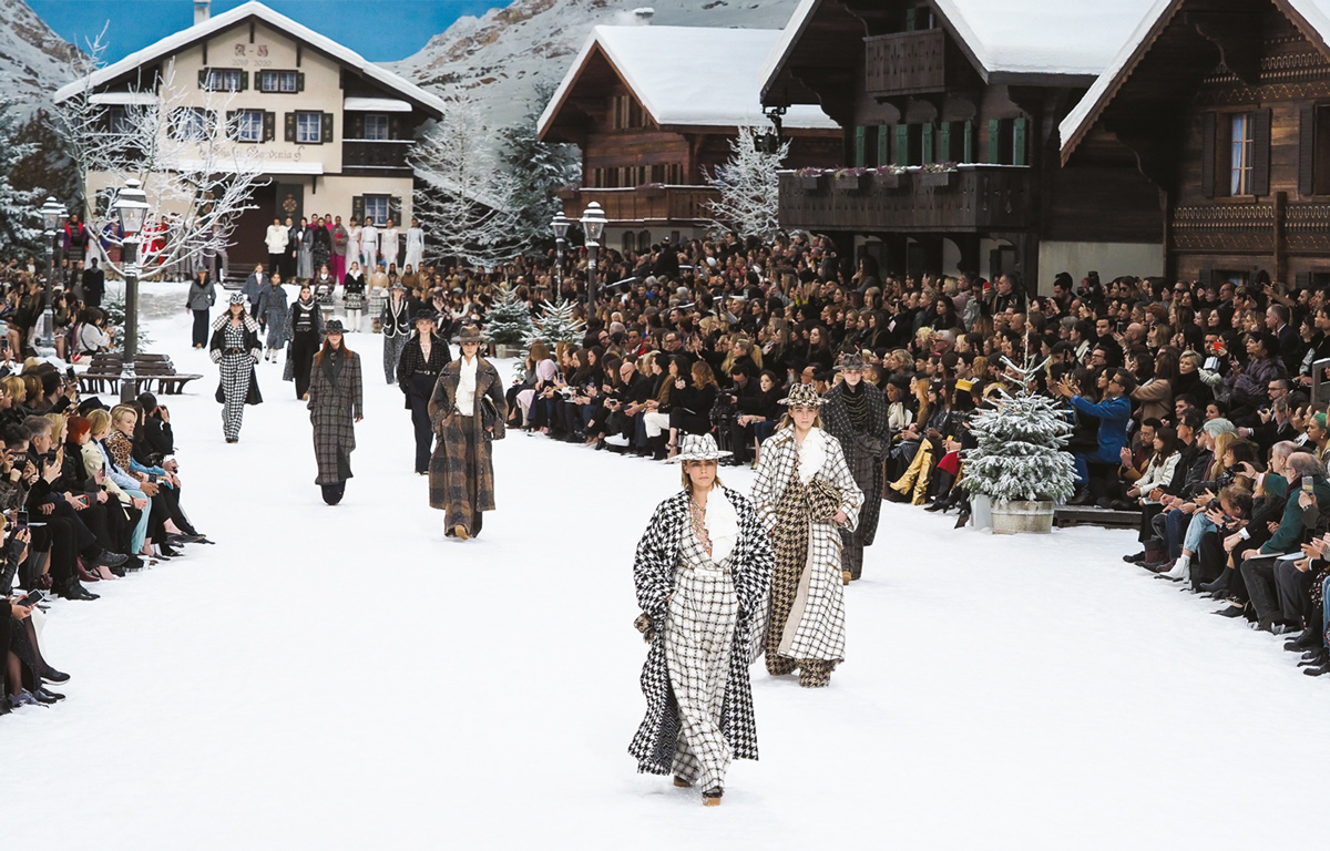 Paris Moda Haftası'nda Karl Lagerfeld'e hüzünlü veda