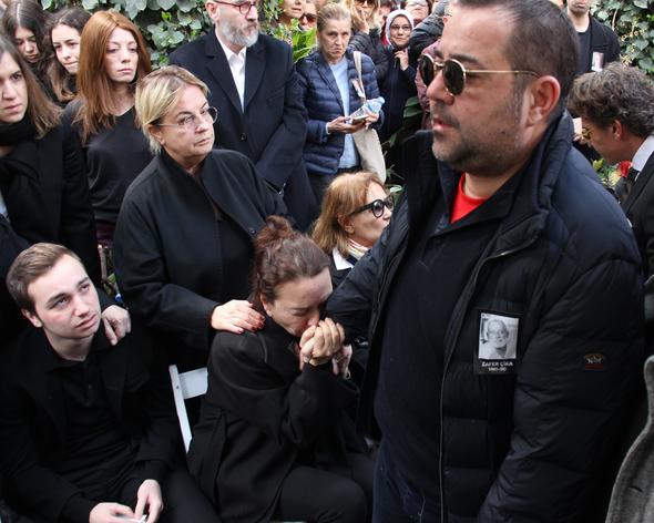 Zafer Çika'yı son yolculuğunda sevenleri yalnız bırakmadı