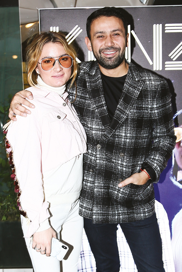 Yeni sezon gözlüklerine renkli tanıtım