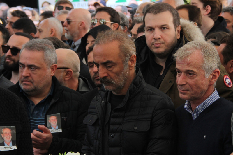 Zafer Çika'yı son yolculuğunda sevenleri yalnız bırakmadı