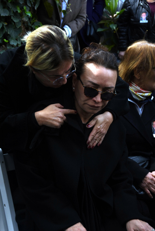 Zafer Çika'yı son yolculuğunda sevenleri yalnız bırakmadı