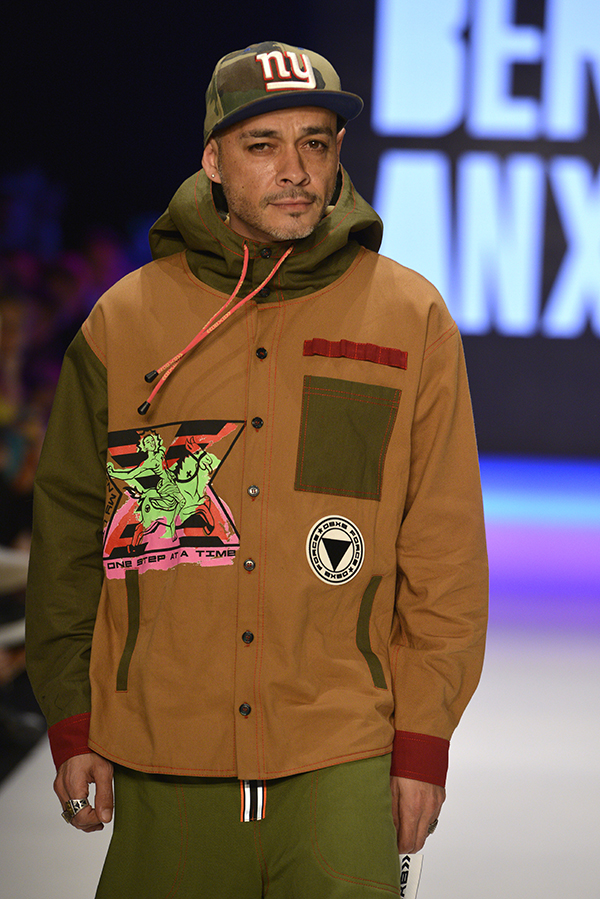 DB Berdan defilesinde Ceza podyumda