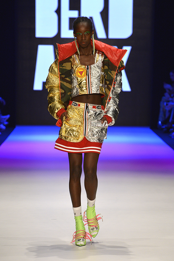 DB Berdan defilesinde Ceza podyumda