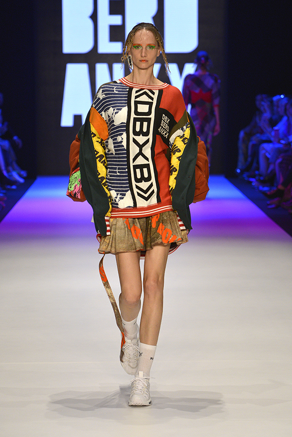 DB Berdan defilesinde Ceza podyumda