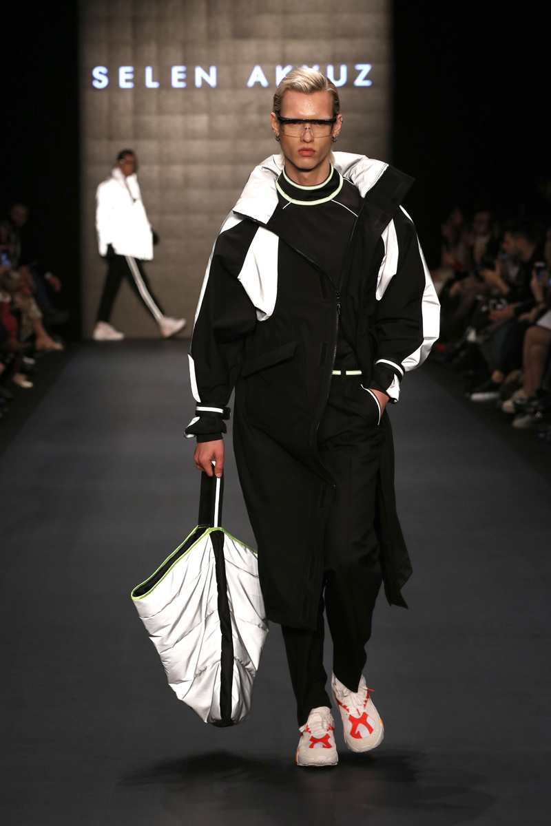 Selen Akyüz ve Tuğçe Özocak Karma 1 defilesi ile koleksiyonlarını tanıttı