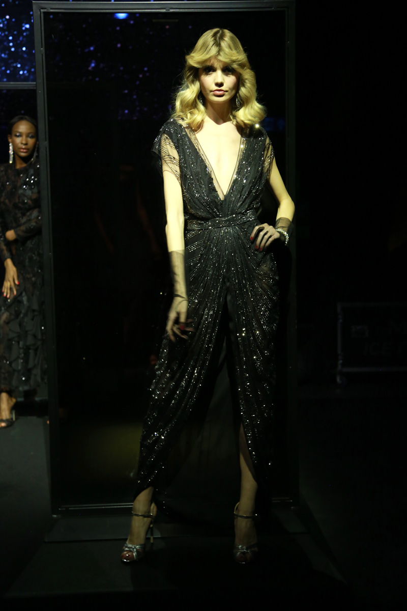 Özgür Masur, Mercedes-Benz Fashion Week İstanbul’a disko ruhunu taşıdı!