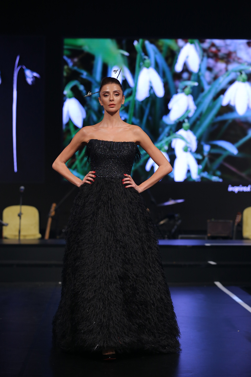 Mücevher Tasarım Yarışması'nda Özge Ulusoy podyuma çıktı, Defne Samyeli sahne aldı