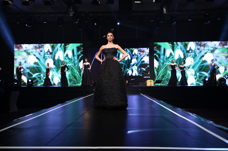 Mücevher Tasarım Yarışması'nda Özge Ulusoy podyuma çıktı, Defne Samyeli sahne aldı