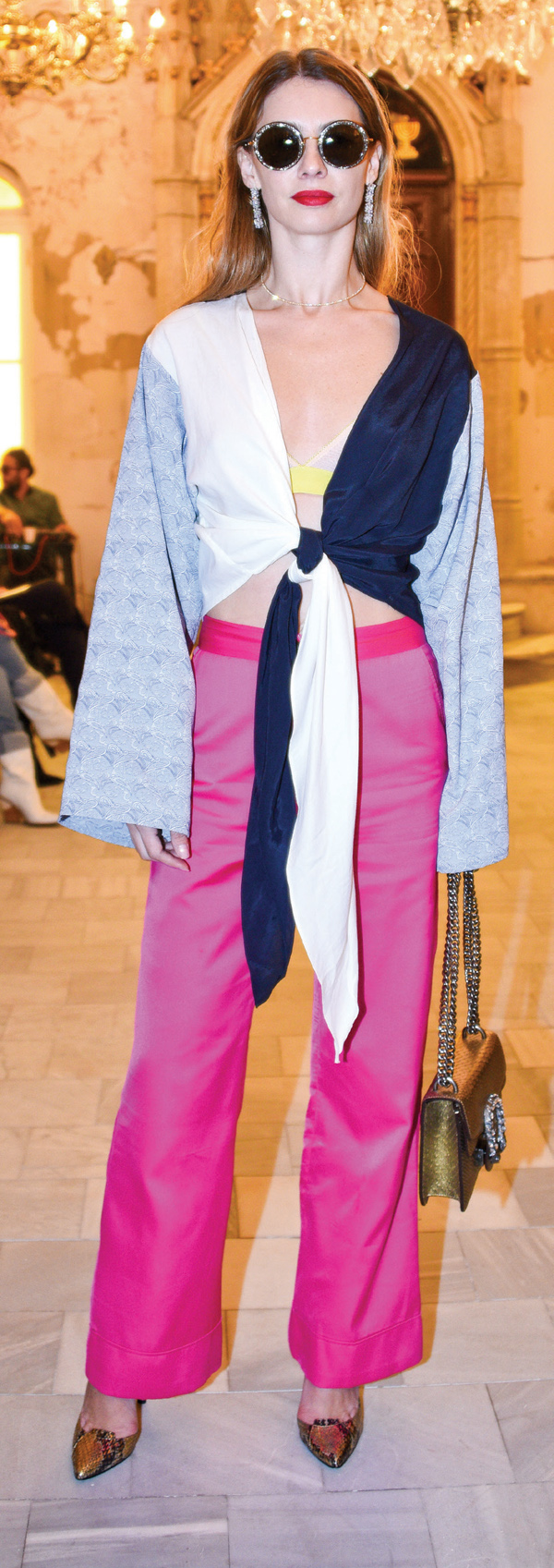 İzleyenleri büyüleyen defile