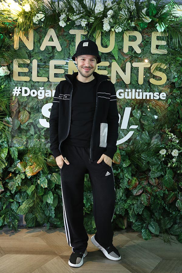 Melis Birkan, seramik diş fırçalık tasarladı