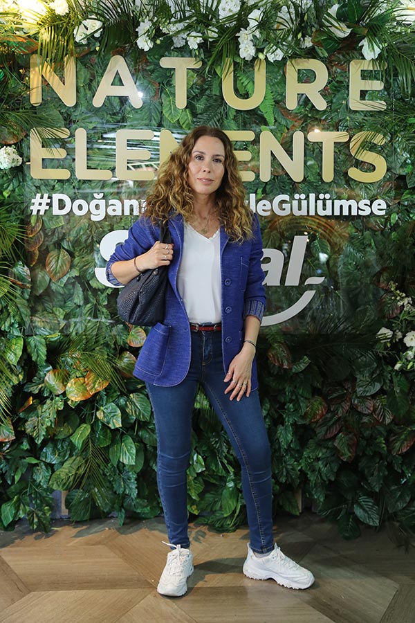 Melis Birkan, seramik diş fırçalık tasarladı