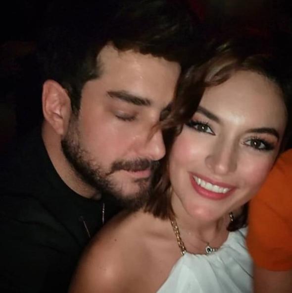 Ezgi Mola, 36’ncı yaşını dostlarıyla kutladı