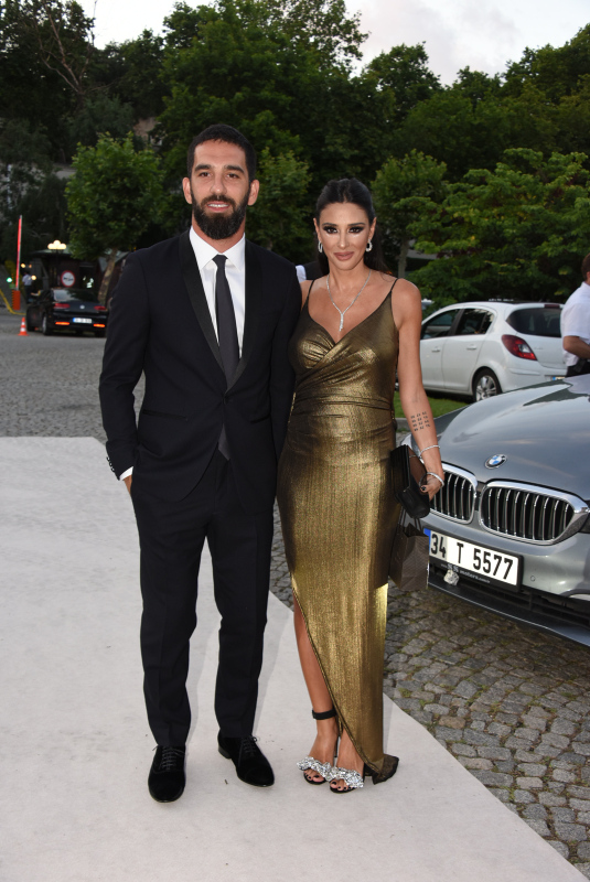 Arda Turan: ''Biz önce kendi geleceğimize bakalım''