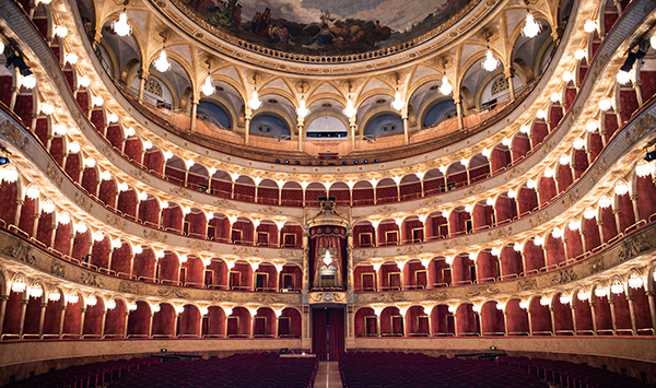 Nuit Blanche bale gösterisi