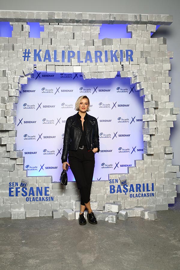 Serenay Sarıkaya göz doldurdu