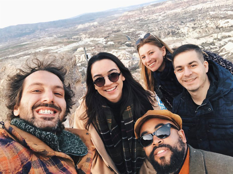 Tara De Vries ünlü markaların dikkatini çekmeye başladı