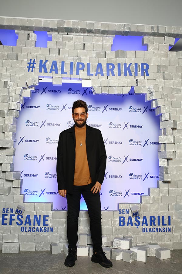 Serenay Sarıkaya göz doldurdu