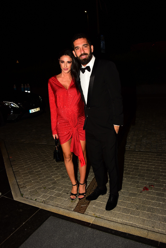 Arda Turan: ''Biz önce kendi geleceğimize bakalım''