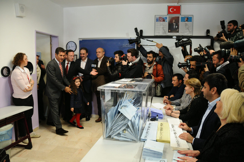 Ünlü isimler sandık başındaydı