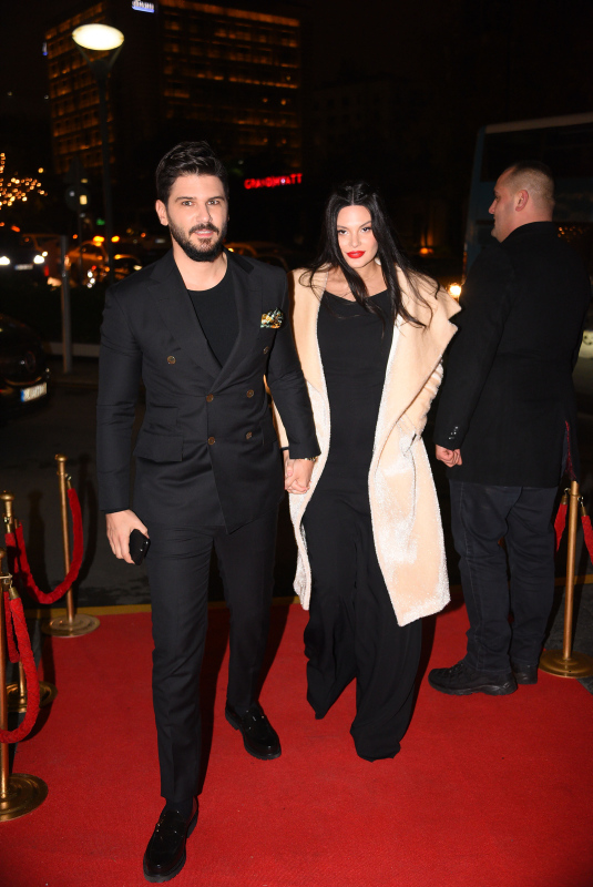 Almeda Abazi ve Tolgahan Sayışman, çocuklarını kucaklarına almak için gün sayıyor