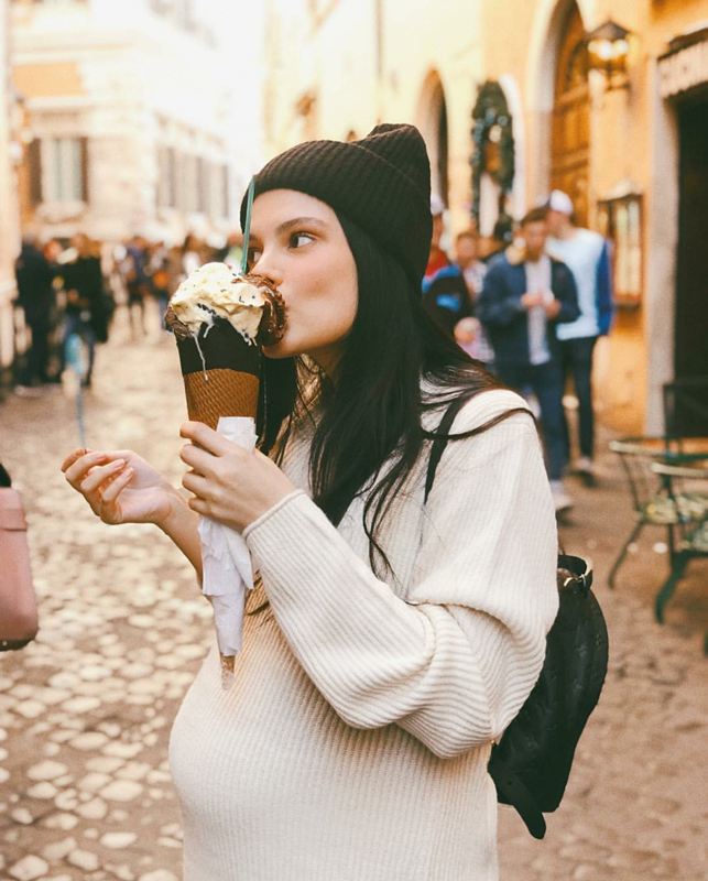 Almeda Abazi ve Tolgahan Sayışman, çocuklarını kucaklarına almak için gün sayıyor