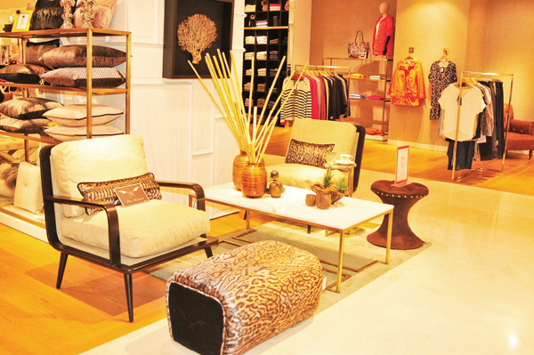 Yeni koleksiyonu ve yeni yaşını birlikte kutladı