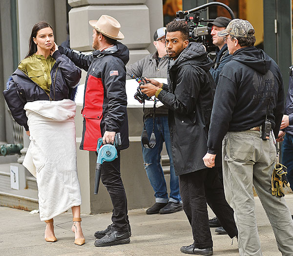 New York sokaklarında iki güzel