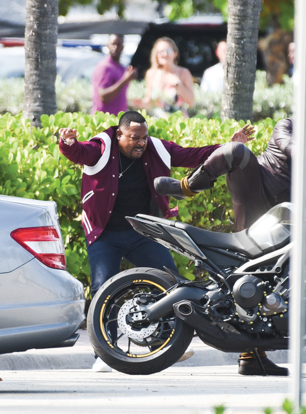 Sokaklar film setine döndü